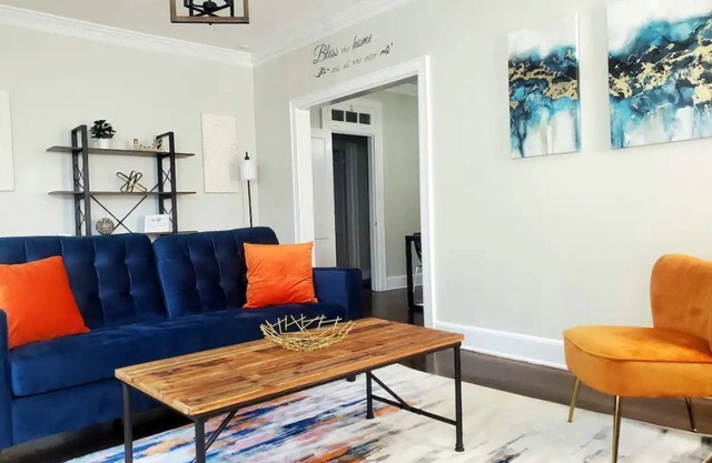 Spacious Centrally Located 3 Bed 2 Bath - Sleeps 8