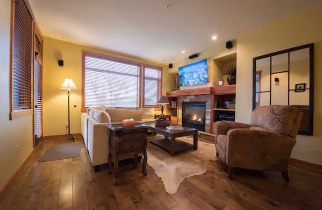 Spacious Chalet at the Base of Red Mountain