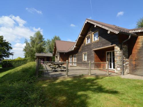 Spacious Chalet in Ovifat