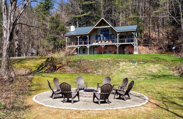 Spacious Chalet Near Stratton and Mt. Snow w/Indoor Hot Tub, Fireplace, Firepit