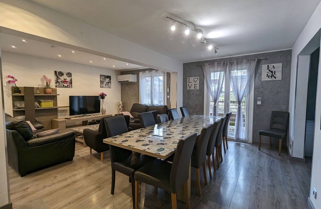 Geräumiges Chalet mit Sauna, Spa und Tischfußball, in der Nähe von Skigebieten