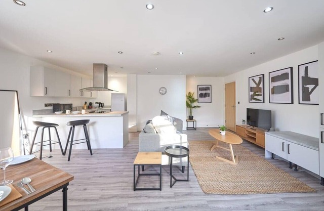 A Stylish Apartment with Parking in Preston