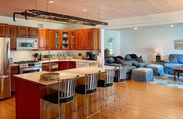 Spacious & Charming Century Home - Wellington