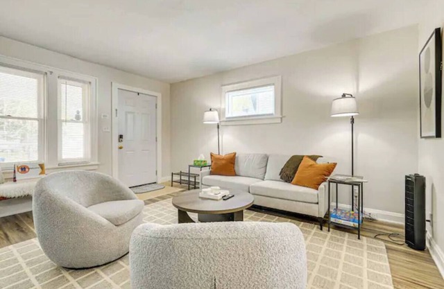 Spacious & Charming Home Near Downtown Columbus - Mins to OSU and Hospitals