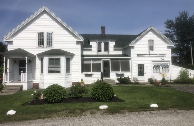 Geräumiges, charmantes, umgebautes Pine Point Beach House, nur wenige Schritte vom Sandstrand entfernt