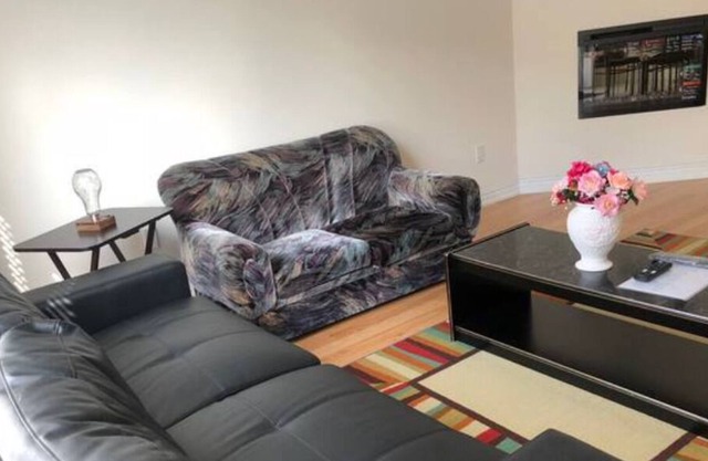Spacious Clean 3-bedroom Vacation Family Home in Markham