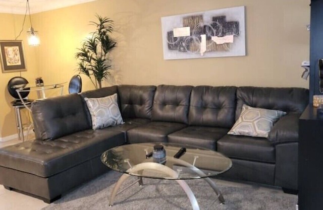 Spacious, Clean & Cozy Townhome