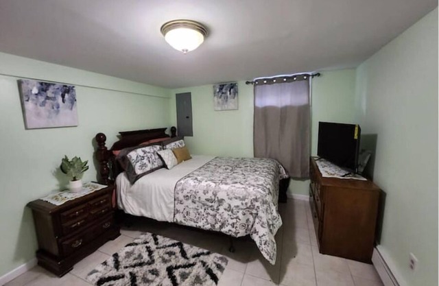 Spacious Clean Lovely 2 Bedroom Apartment