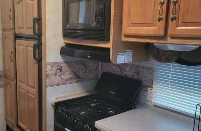 Spacious Clean RV Camper