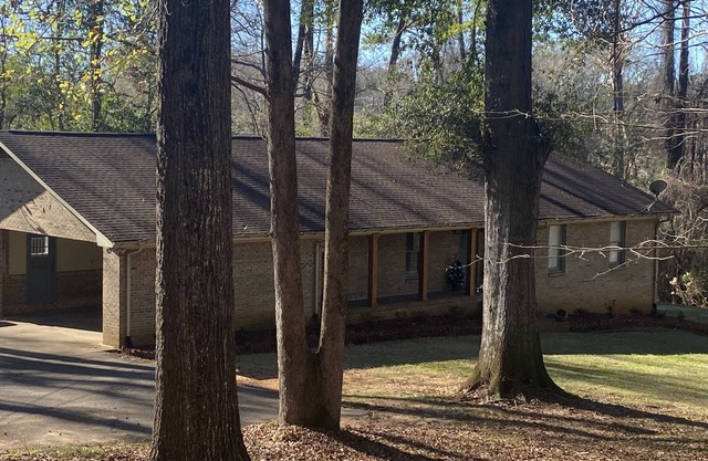 Spacious, comfortable home in historic Greensboro, Al