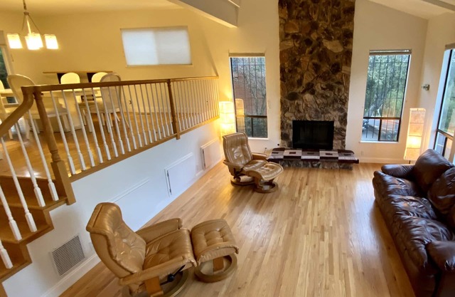Geräumige renovierte 4 BR 3 Bad, ruhige Lage, bequem zu 101/280