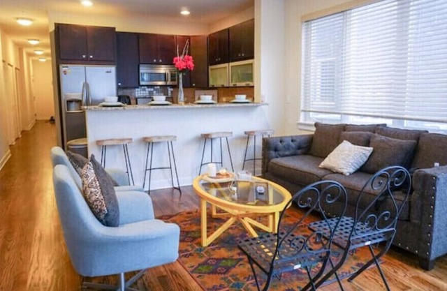 Spacious Condo Centered Between Chicago and O’hare