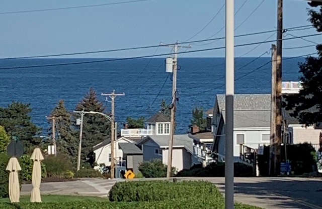 Spacious Condo w/ Ocean Views and Pool! 3 min walk from Marginal Way and Beach!