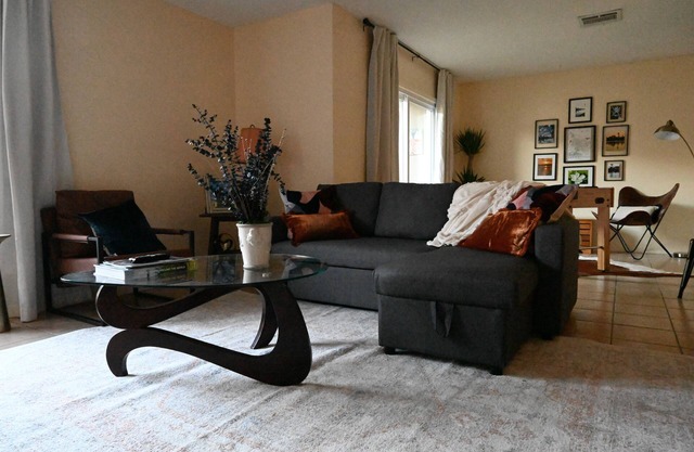 Spacious Condo with game room, office and large kitchen. 5 min. to Sunrise Mall!