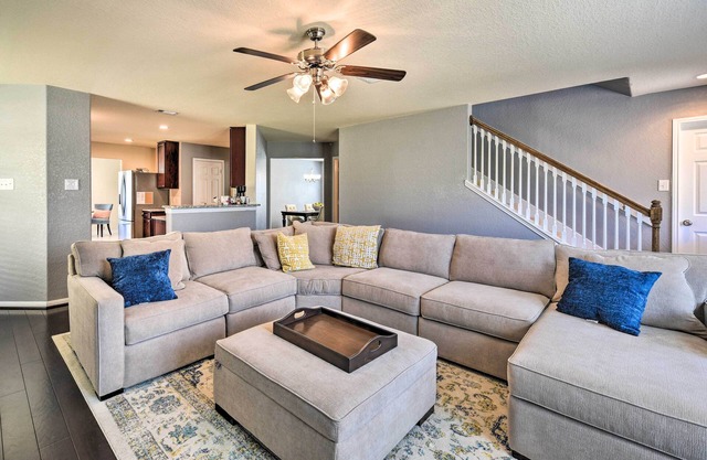 NEU! Geräumige Conroe Home - 6 Mi zu den Wäldern!