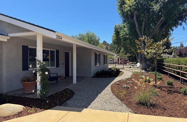 Spacious contemporary house in the heart of Los Olivos