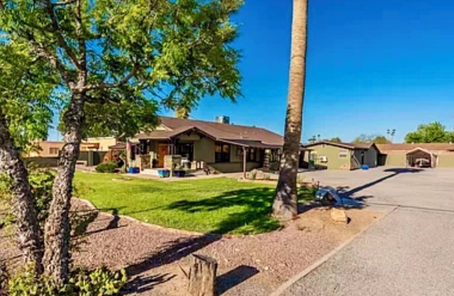 Spacious Contemporary Bungalow in Historic Mesa