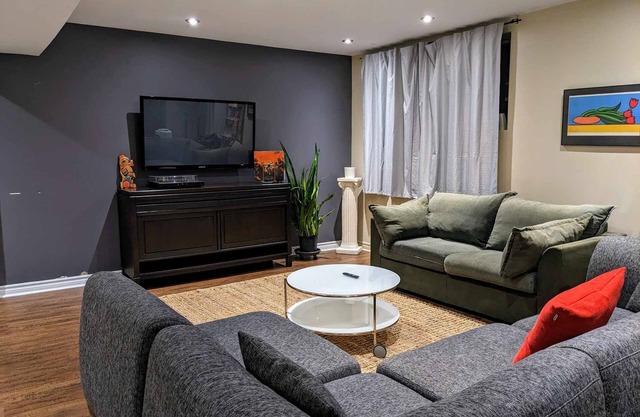 Spacious Convenient place, 10 min from Downtown