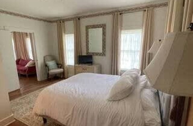 Spacious Corporate Lodging in Downtown Lafayette