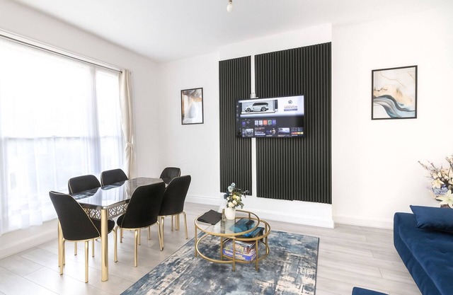 Spacious & Cosy Apartment in Shepherd’s Bush | Sleeps 7