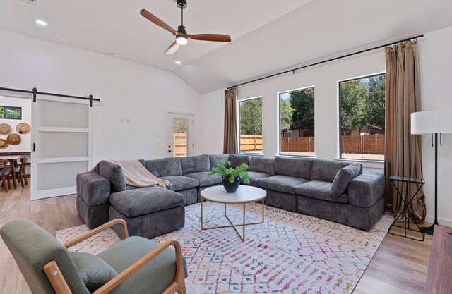 Spacious country retreat with modern amenities KING SIZE BED & family friendly