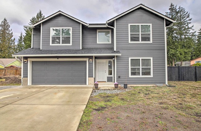 Spacious Covington Home w/ Hot Tub!