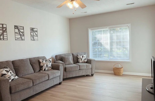 Spacious Cozy 3-bedroom Condo in Columbia Near The Heart of Mizzou!