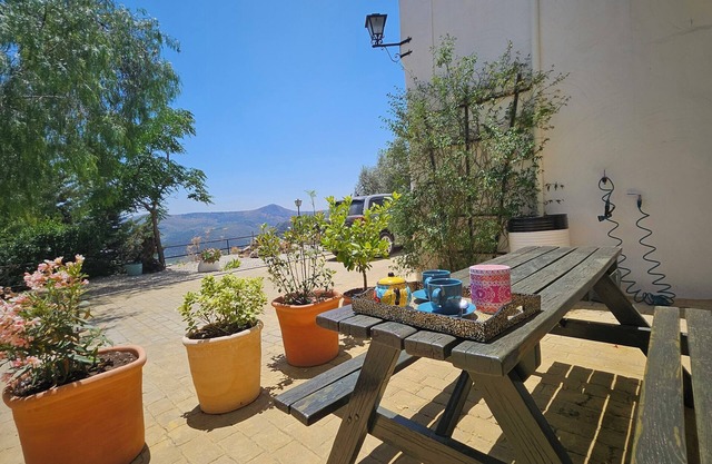 Geräumiges, gemütliches und familienfreundliches Apartment über dem Iznajar See