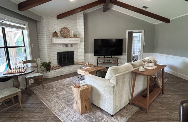 Spacious, Cozy, & Central Cstat Stay | Sleeps 13
