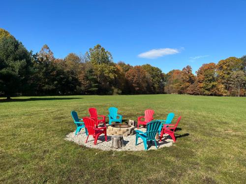 Spacious Cozy Getaway ! King Bed, Game Room, Out Door Patio