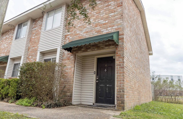 Spacious & Cozy Getaway in Gonzales – Home Away From Home
