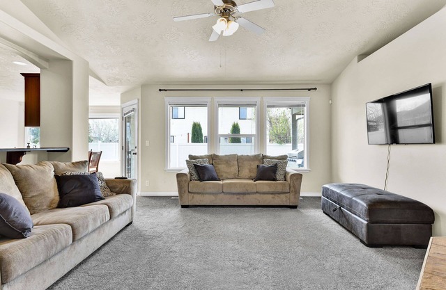 Spacious Cozy Home by Settlers Park -- Meridian, ID