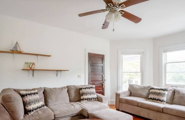 Spacious/cozy stay on the convenient East Side!