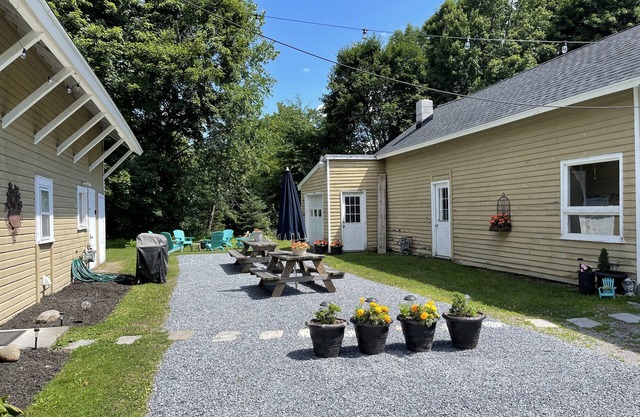 Gemütliche Saratoga Sister Cottages auf 4 Morgen wunderschöner Ruhe in der Nähe der Stadt