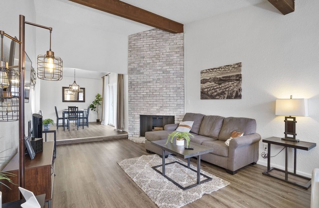 Spacious Cul-de-Sac Home/Close I-80 & Cal Expo
