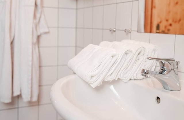 Großräumige Ferienwohnung im Dachgeschoss (55qm) mit eigener Küche und separatem Wohnbereich für 1 bis 3 Personen