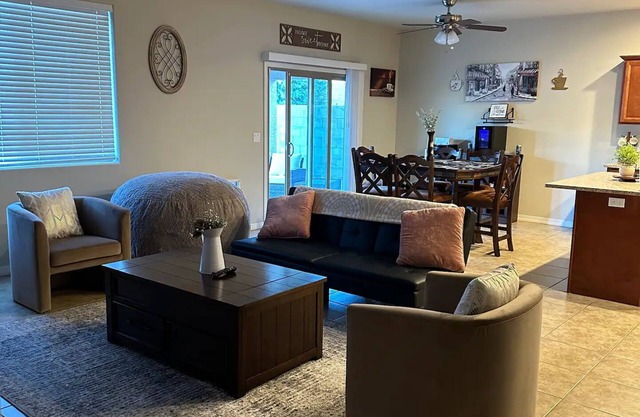 Spacious Desert Retreat With Breathtaking Views 2 Bedroom Home by RedAwning