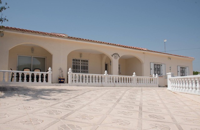 Geräumige, freistehende 4-Bett-Villa für 10-12 Personen, großer privater Pool