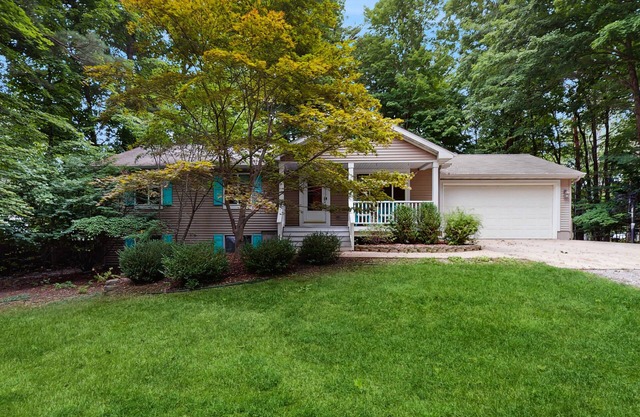 Spacious Dog Friendly Home w/ heated pool, fenced yard, gas grill, & fire pit