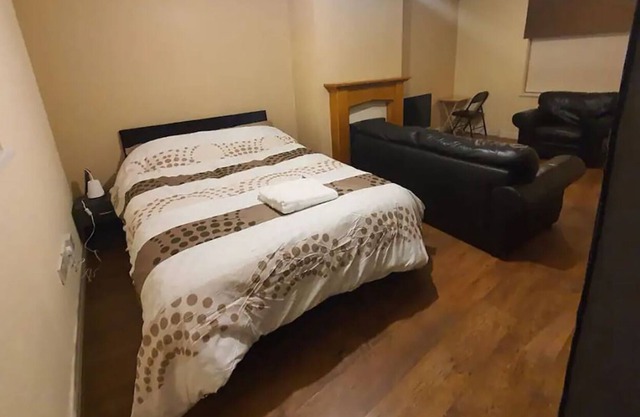 Spacious Double Bedroom Manchester