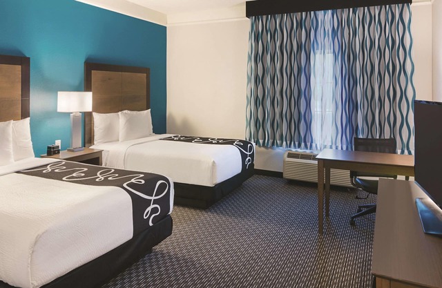 Spacious Double Beds Room, La Quinta Inn & Suites, Free Breakfast, UCF Nearby
