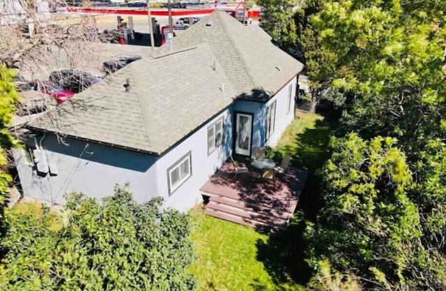 Spacious Downtown 2 Bdrm House