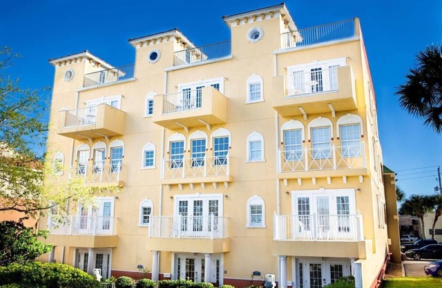 Spacious Downtown Cocoa Village Estate 1 with River Views!