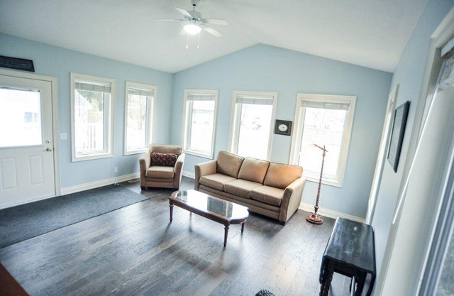 Spacious Downtown home with lots of amenities!!