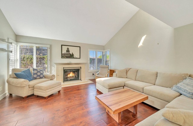 Spacious Dual Master, 4 Bedroom home near beaches, legoland, golf, lake