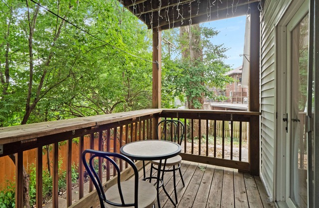 Spacious Duplex - Ground floor, quiet neighborhood & pet friendly