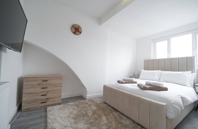 Spacious Duplex Apartment - Perfectly Situated in the Heart of the City