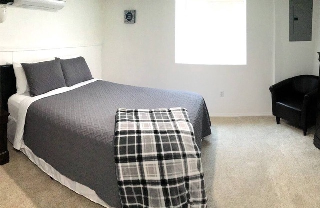 Spacious Duplex, Central Location 3/2 #4017B