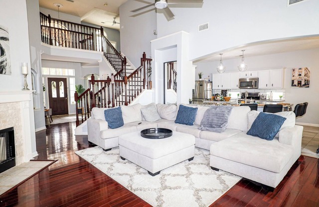 Spacious & Elegant 3BR Guest House in Sugar Land w/ Prime Location & Security
