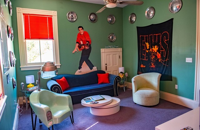 Spacious Elvis Suite at The Lookout Inn in the colorful Bywater neighborhood!